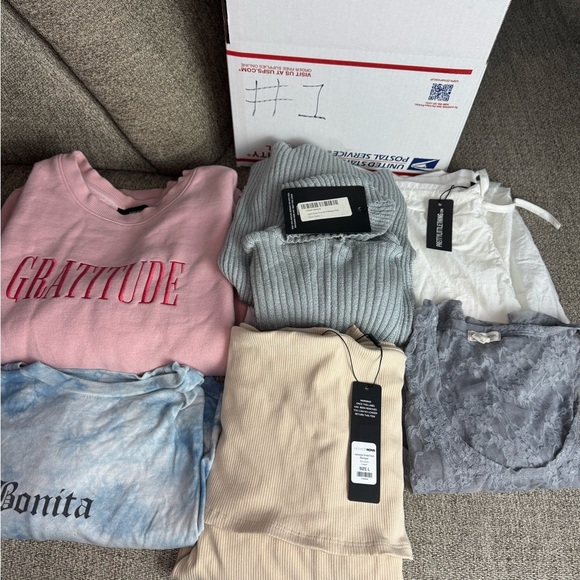 Box  Different Brands Like Forever21,Fashion Nova,And Pretty Little Thing  #1 - Picture 1 of 11